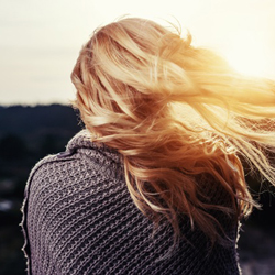 Parrucchiera per donna a Vicenza: la caduta dei capelli di settembre